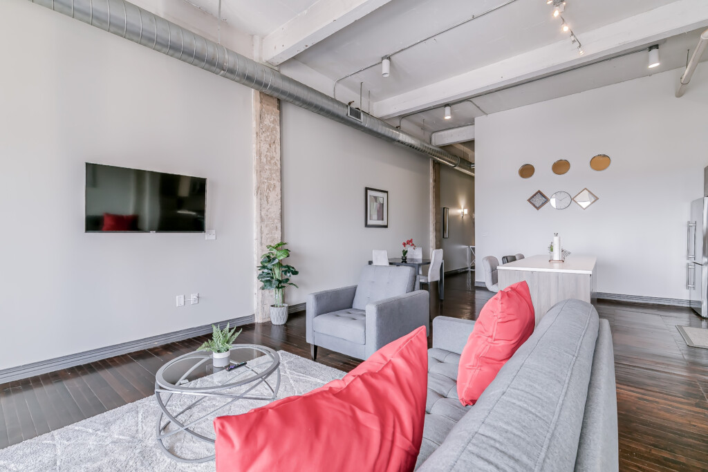 B904 ❤️️Modern 2BR Loft in Downtown Dallas|Pool+Views+Desk+Valet