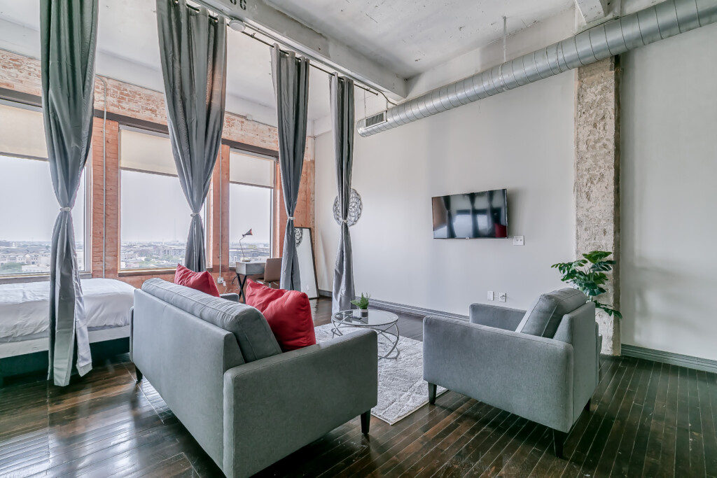 B904 ❤️️Modern 2BR Loft in Downtown Dallas|Pool+Views+Desk+Valet