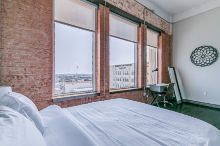 B904 ❤️️Modern 2BR Loft in Downtown Dallas|Pool+Views+Desk+Valet