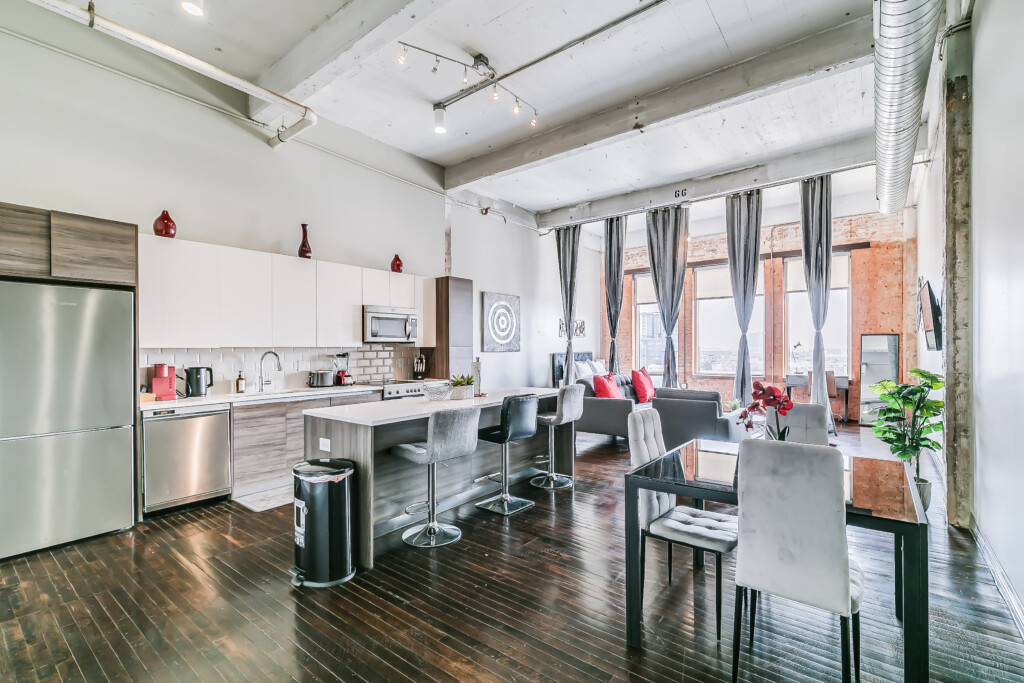 B904 ❤️️Modern 2BR Loft in Downtown Dallas|Pool+Views+Desk+Valet